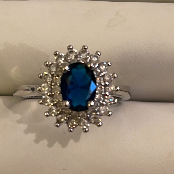 Ring size 8 - Picture 4 of 4